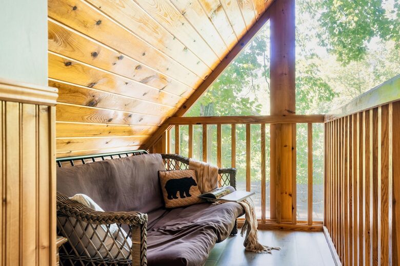 Nature-Inspired Escape in the Smokies - Gatlinburg, Tennessee