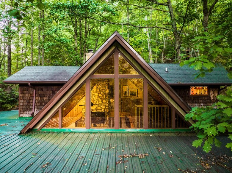Nature-Inspired Escape in the Smokies - Gatlinburg, Tennessee