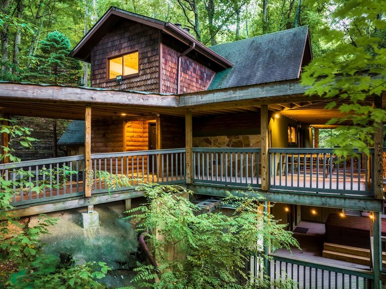 Nature-Inspired Escape in the Smokies - Gatlinburg, Tennessee