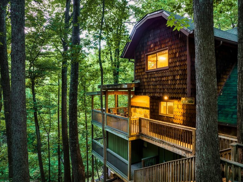 Nature-Inspired Escape in the Smokies - Gatlinburg, Tennessee