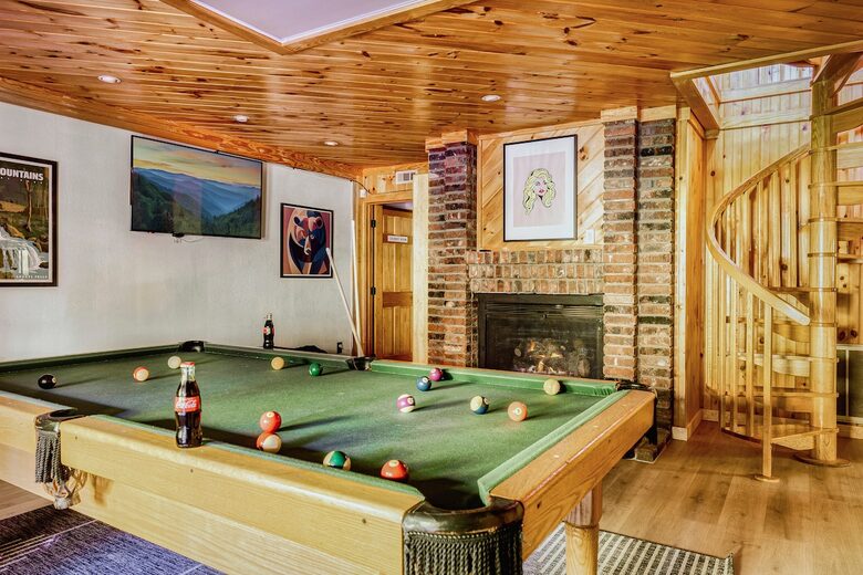 Nature-Inspired Escape in the Smokies - Gatlinburg, Tennessee