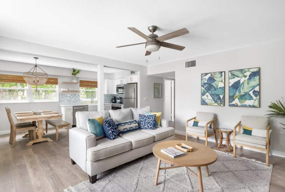 Seashell Shack | Beachside & Walkable to Dining - Vero Beach, Florida