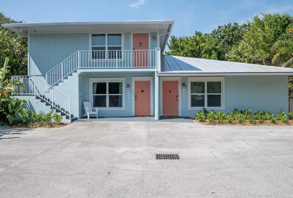 Seashell Shack | Beachside & Walkable to Dining - Vero Beach, Florida