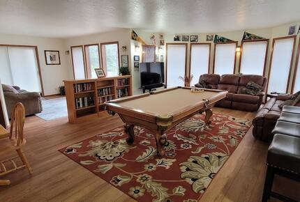 Spacious Sunriver Retreat for Families and Friends - Sunriver, Oregon