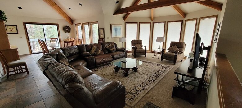 Spacious Sunriver Retreat for Families and Friends - Sunriver, Oregon