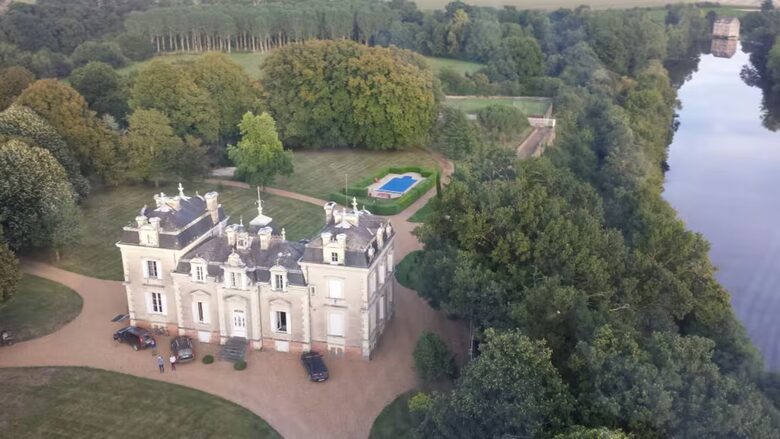 Historic Château with Riverside Views & Heated Pool - Daon, Mayenne, France