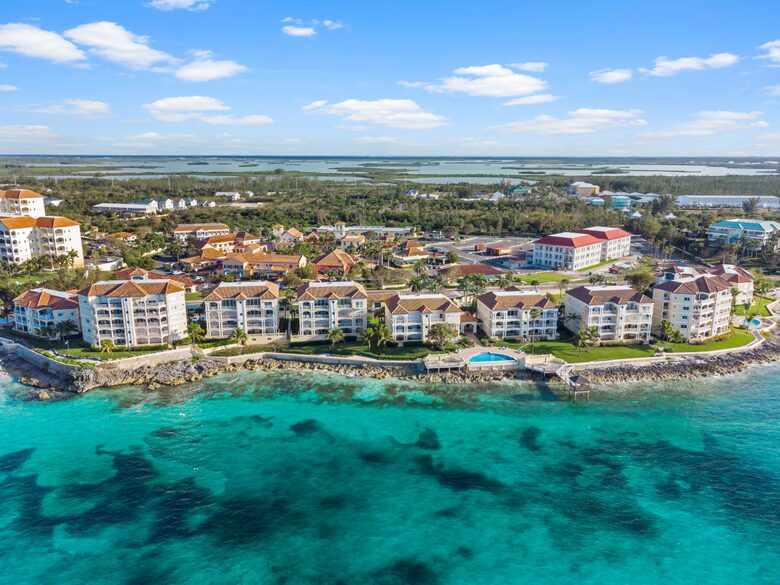 Oceanfront Escape in Exclusive Caves Point Community - Nassau, Bahamas