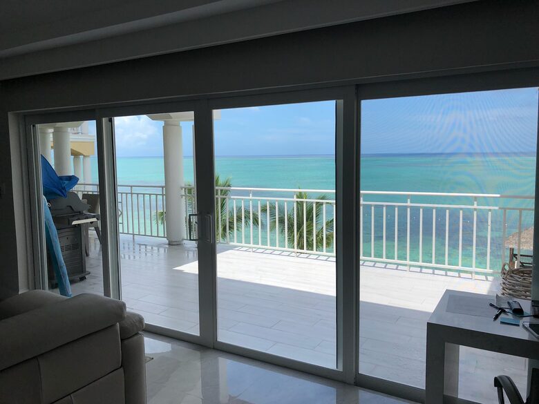 Oceanfront Escape in Exclusive Caves Point Community - Nassau, Bahamas