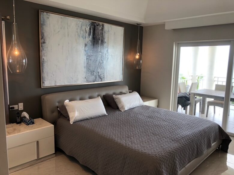 Oceanfront Escape in Exclusive Caves Point Community - Nassau, Bahamas