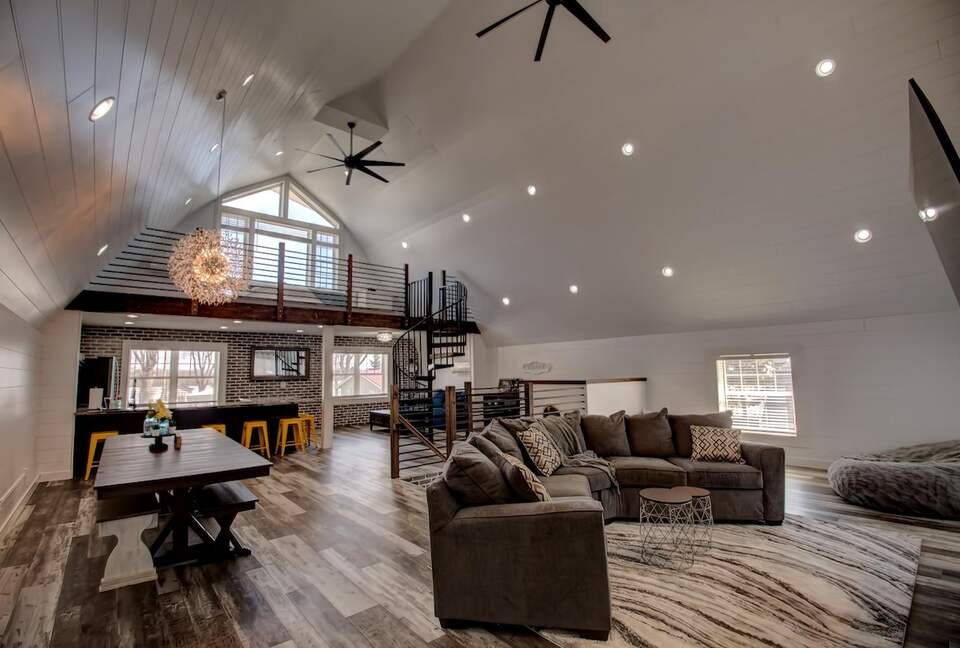 The Great Room Barn | A Cozy Retreat with River Proximity - Dakota, Minnesota
