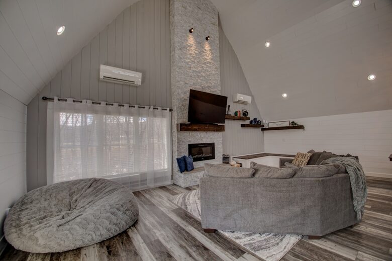 The Great Room Barn | A Cozy Retreat with River Proximity - Dakota, Minnesota