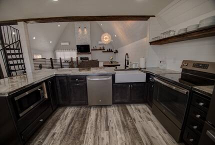 The Great Room Barn | A Cozy Retreat with River Proximity - Dakota, Minnesota