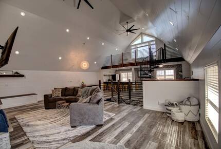 The Great Room Barn | A Cozy Retreat with River Proximity - Dakota, Minnesota