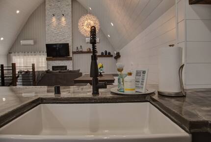 The Great Room Barn | A Cozy Retreat with River Proximity - Dakota, Minnesota