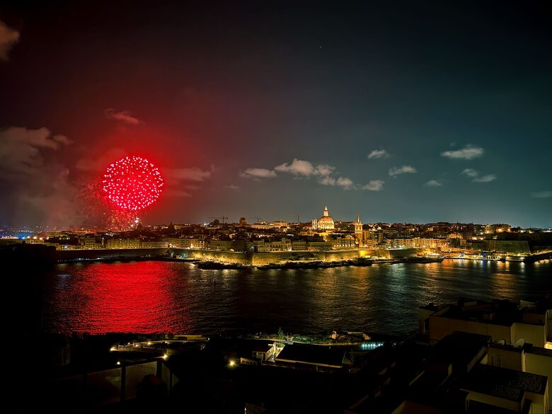 Luxury Seafront Penthouse with Private Pool & Breathtaking Panoramic Sea Views - Sliema, Malta