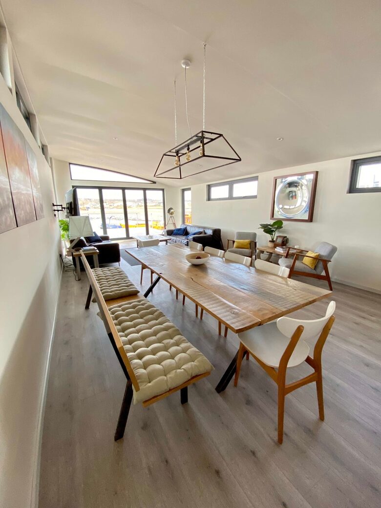 Elegant Houseboat Retreat with Panoramic Harbour Views - Bembridge, Isle of Wight, United Kingdom