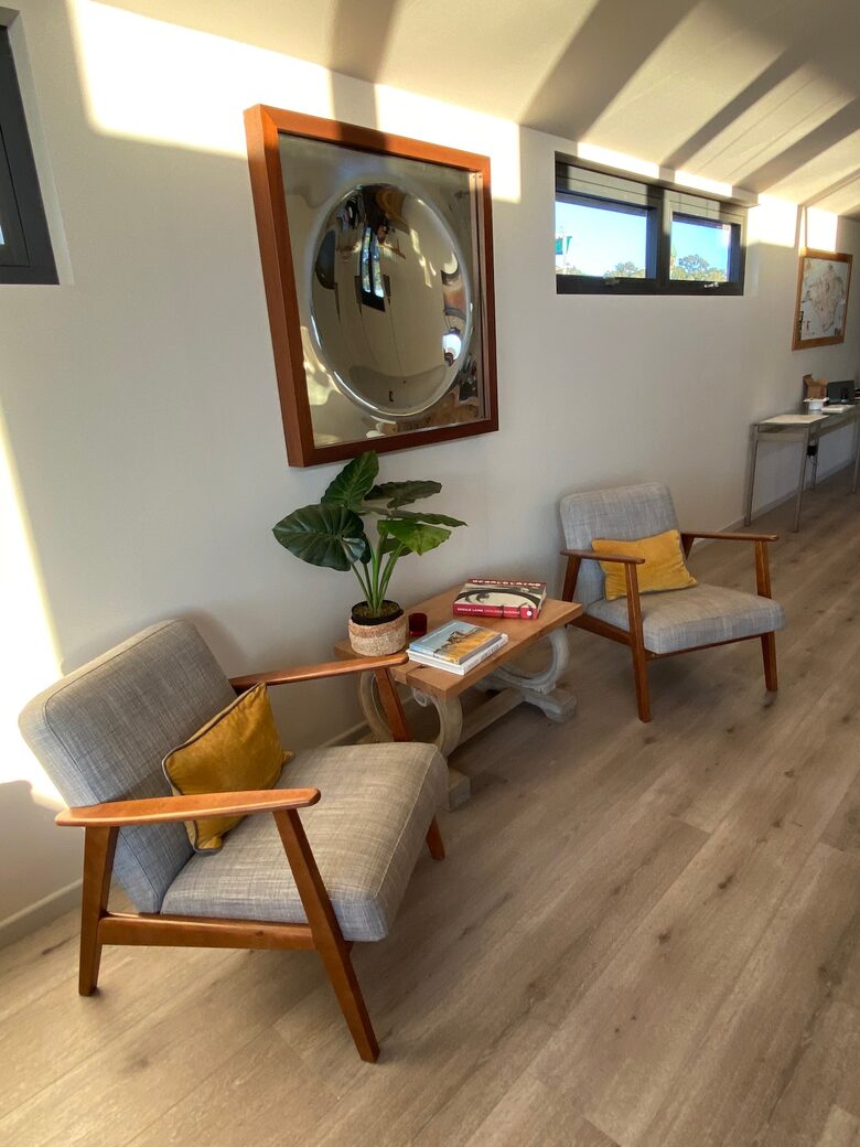 Elegant Houseboat Retreat with Panoramic Harbour Views - Bembridge, Isle of Wight, United Kingdom