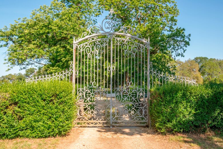 Historic Château with Riverside Views & Heated Pool - Daon, Mayenne, France