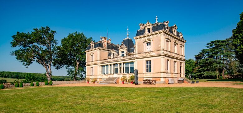Historic Château with Riverside Views & Heated Pool - Daon, Mayenne, France