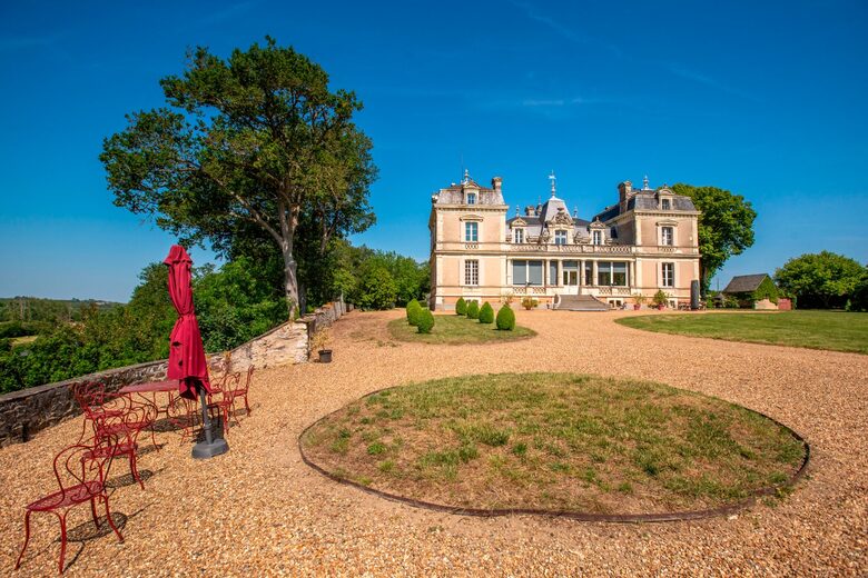 Historic Château with Riverside Views & Heated Pool - Daon, Mayenne, France