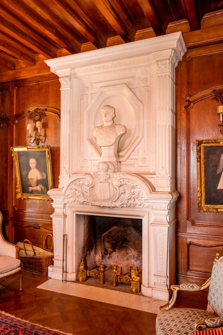 Historic Château with Riverside Views & Heated Pool - Daon, Mayenne, France