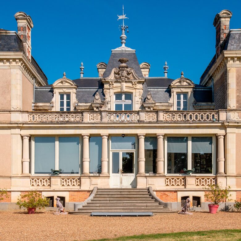 Historic Château with Riverside Views & Heated Pool - Daon, Mayenne, France
