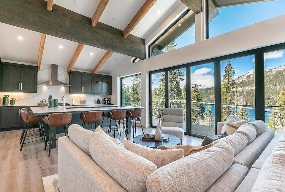Scenic Lakefront Tahoe Sanctuary - Truckee, California