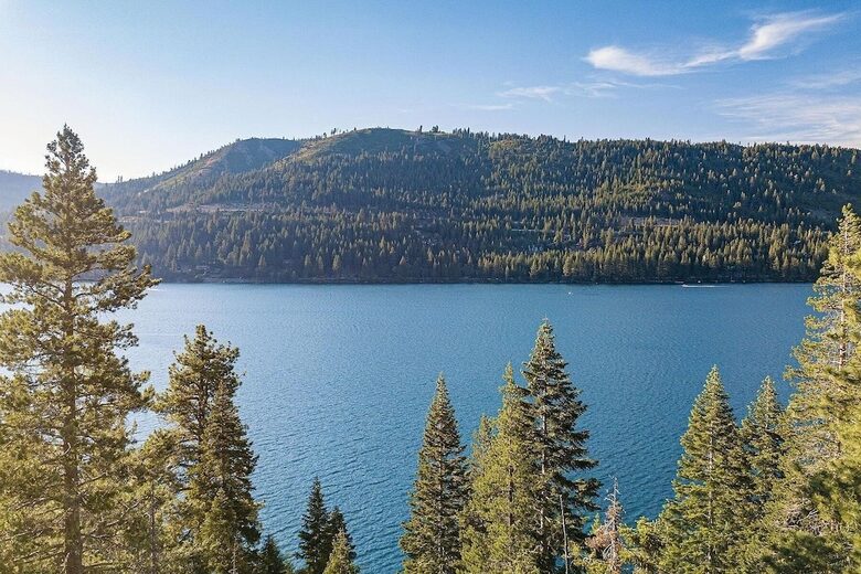 Scenic Lakefront Tahoe Sanctuary - Truckee, California