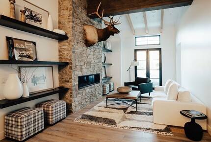 Scenic Lakefront Tahoe Sanctuary - Truckee, California