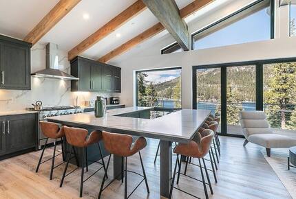 Scenic Lakefront Tahoe Sanctuary - Truckee, California
