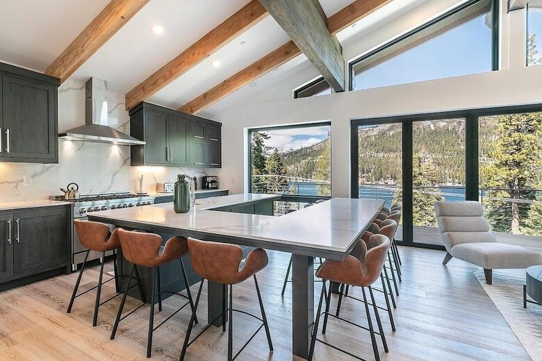 Scenic Lakefront Tahoe Sanctuary - Truckee, California