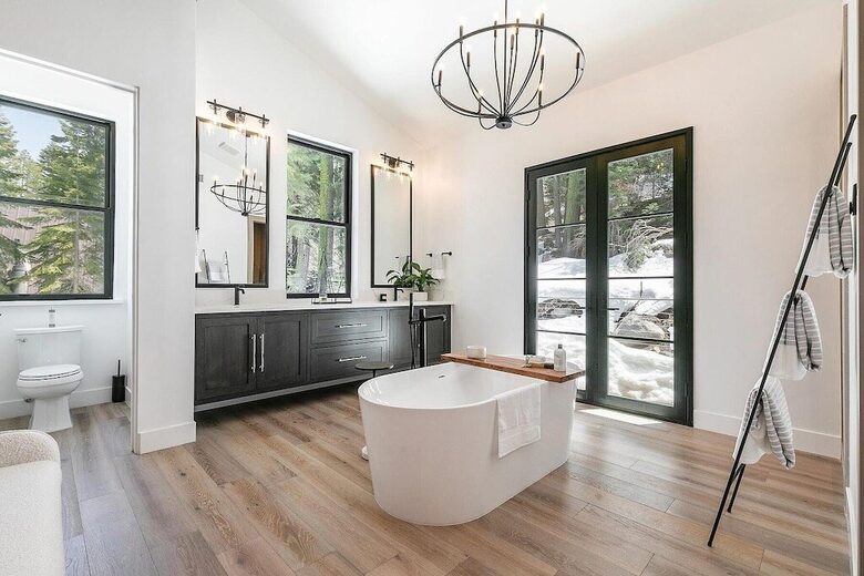 Scenic Lakefront Tahoe Sanctuary - Truckee, California