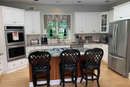 Elegant Escape with Pool in Saratoga’s Premier Neighborhood - Saratoga Springs, New York