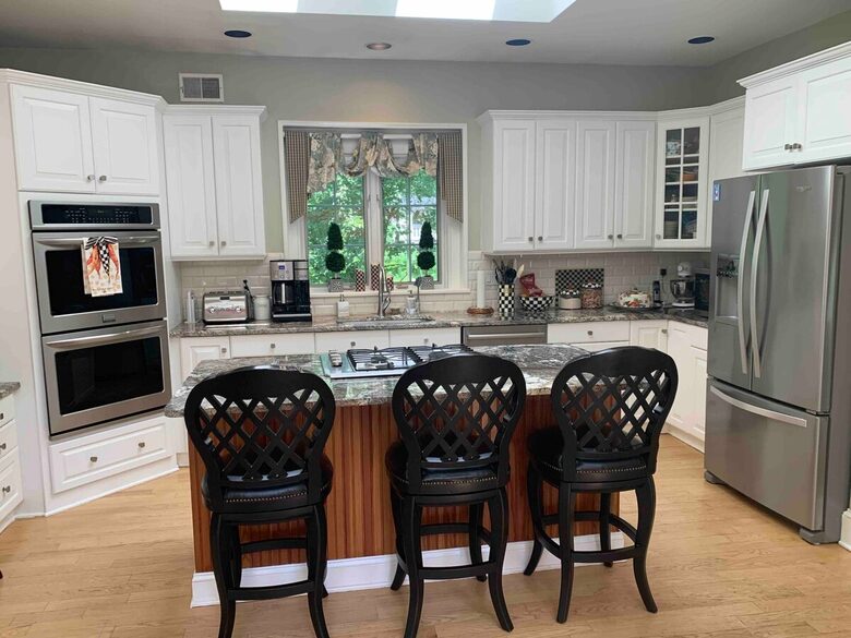 Elegant Escape with Pool in Saratoga’s Premier Neighborhood - Saratoga Springs, New York