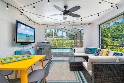 A Vibrant Retreat Near Naples Beach - Naples, Florida