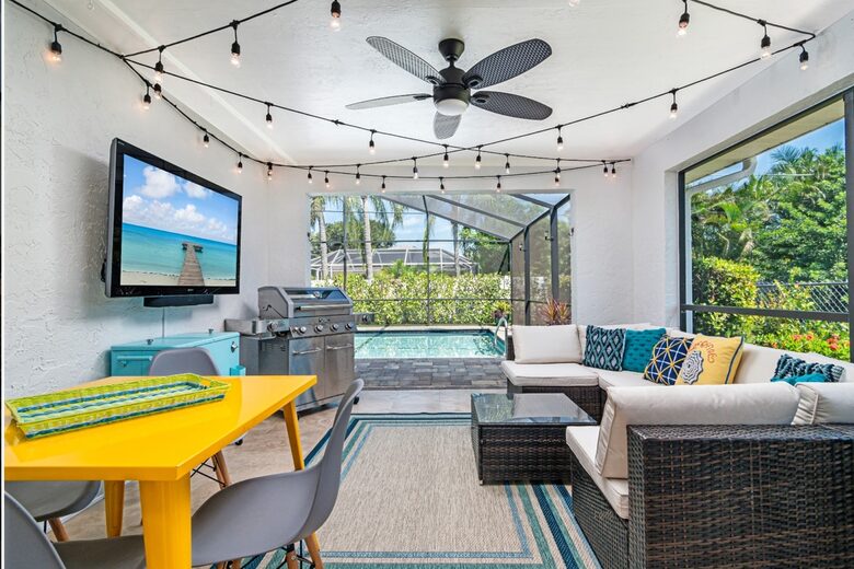 A Vibrant Retreat Near Naples Beach - Naples, Florida