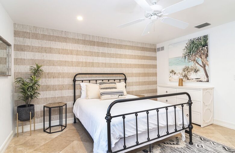 A Vibrant Retreat Near Naples Beach - Naples, Florida