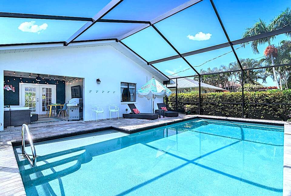 A Vibrant Retreat Near Naples Beach - Naples, Florida