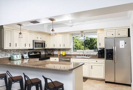 A Vibrant Retreat Near Naples Beach - Naples, Florida