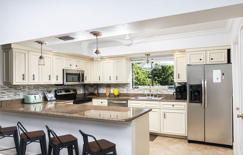 A Vibrant Retreat Near Naples Beach - Naples, Florida