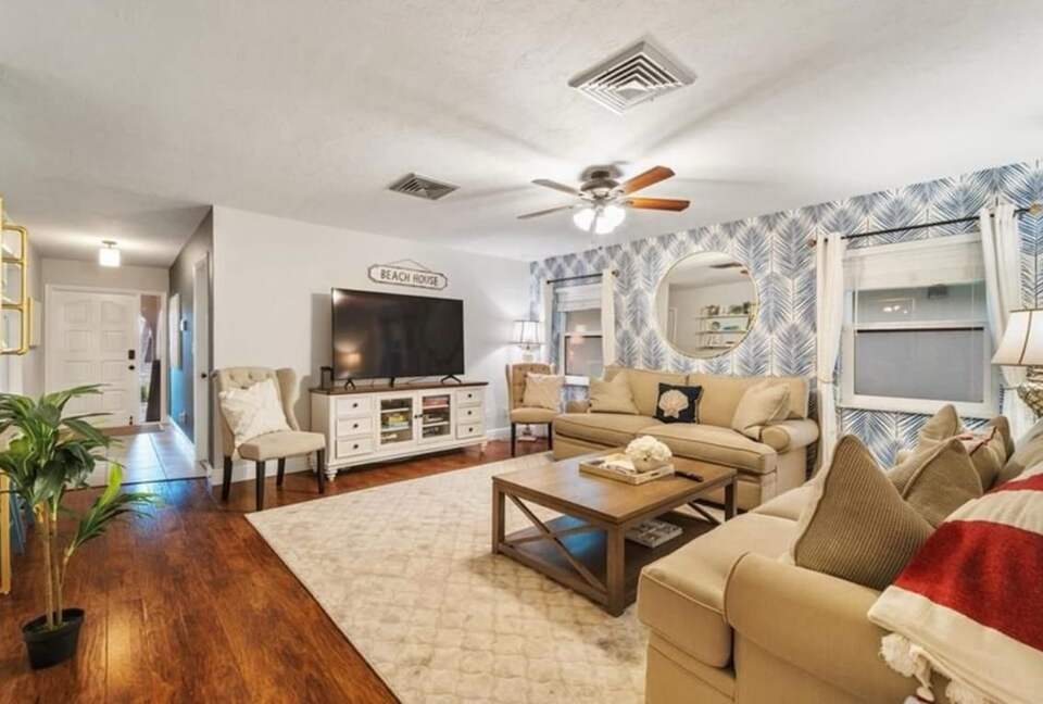 Villa Costa-- NAPLES Florida- Walk to Beach House - Naples, Florida