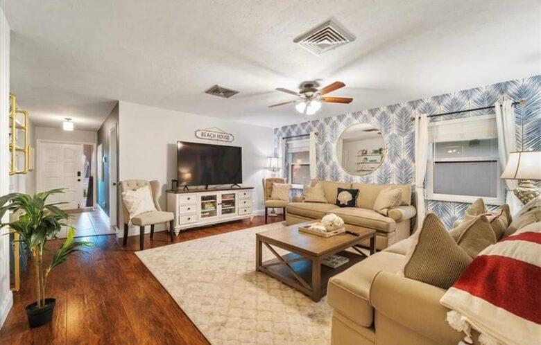 Villa Costa-- NAPLES Florida- Walk to Beach House - Naples, Florida