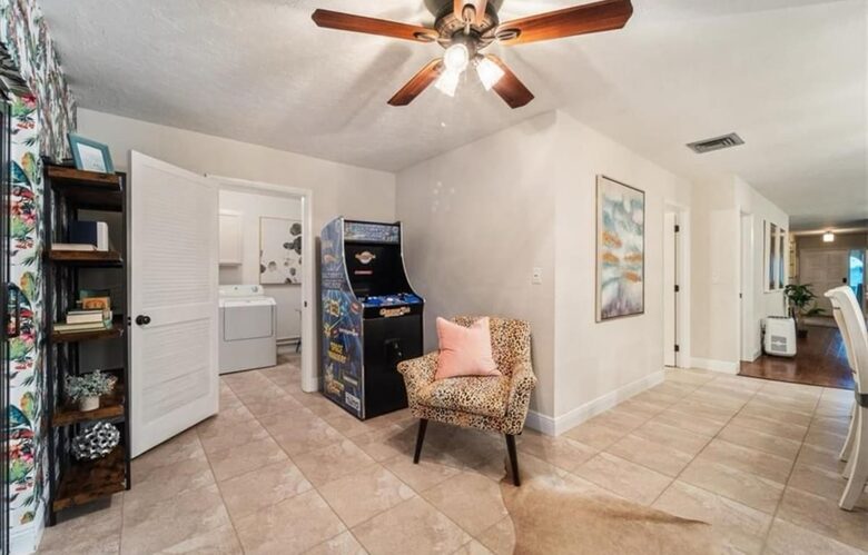 Villa Costa-- NAPLES Florida- Walk to Beach House - Naples, Florida
