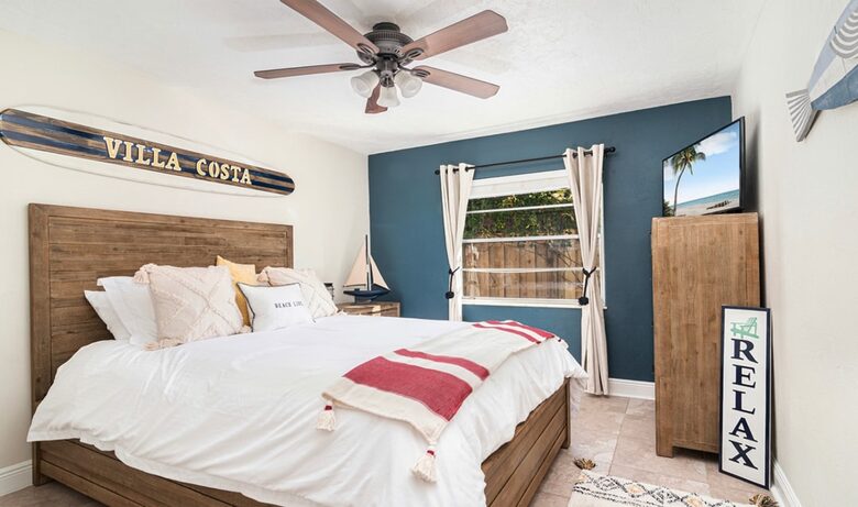 Villa Costa-- NAPLES Florida- Walk to Beach House - Naples, Florida