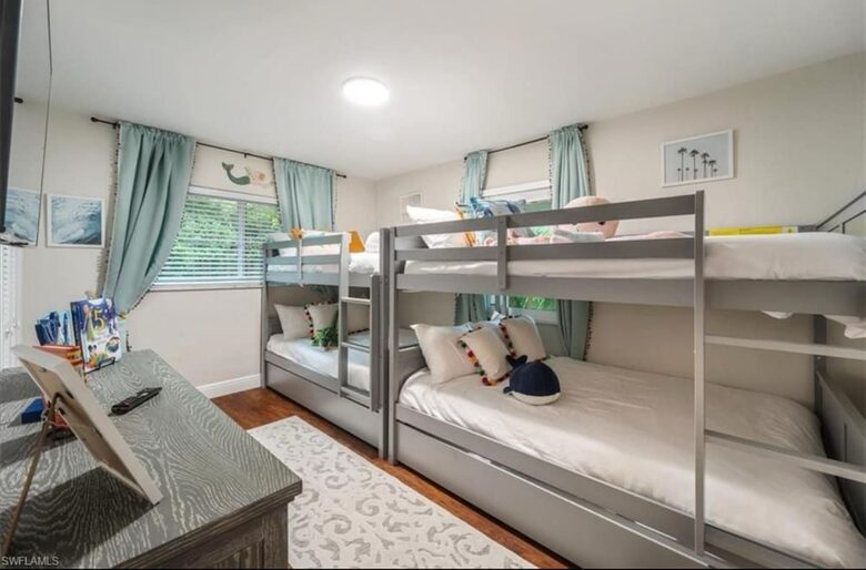 Villa Costa-- NAPLES Florida- Walk to Beach House - Naples, Florida