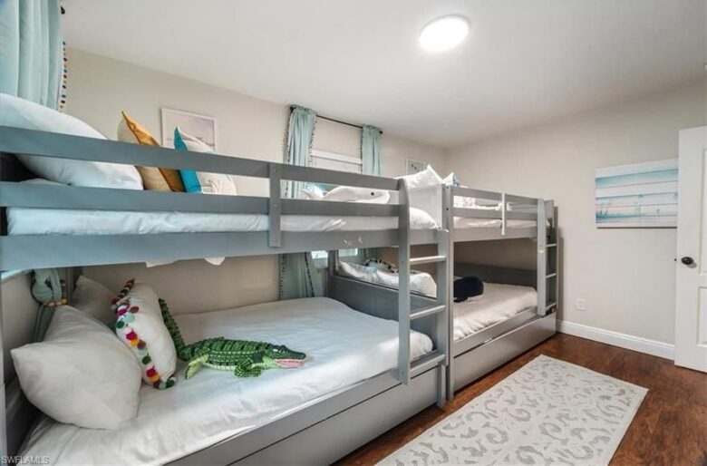 Villa Costa-- NAPLES Florida- Walk to Beach House - Naples, Florida