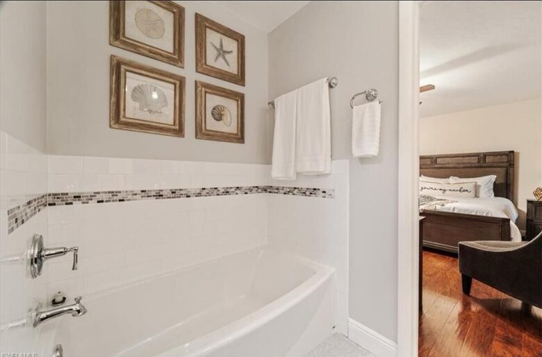 Villa Costa-- NAPLES Florida- Walk to Beach House - Naples, Florida