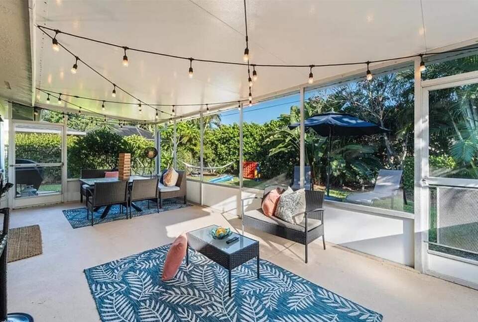 Villa Costa-- NAPLES Florida- Walk to Beach House - Naples, Florida