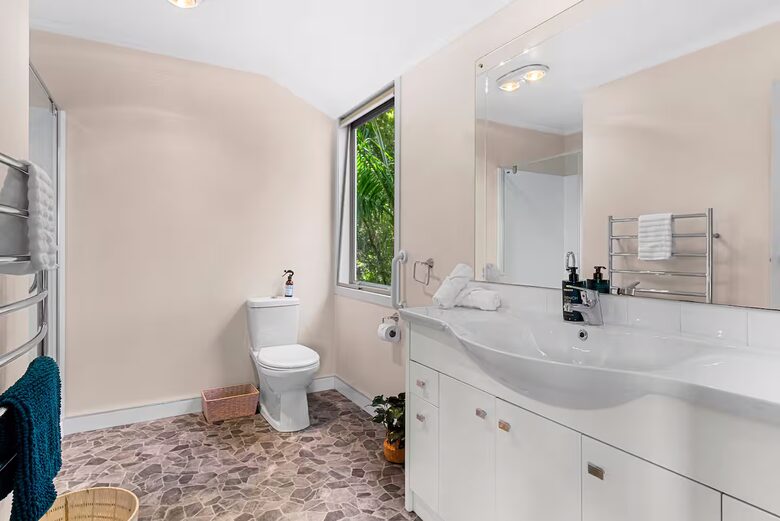 Pebblebrooke Views | A Tasteful Country Retreat in Mangawhai - Mangawhai, New Zealand