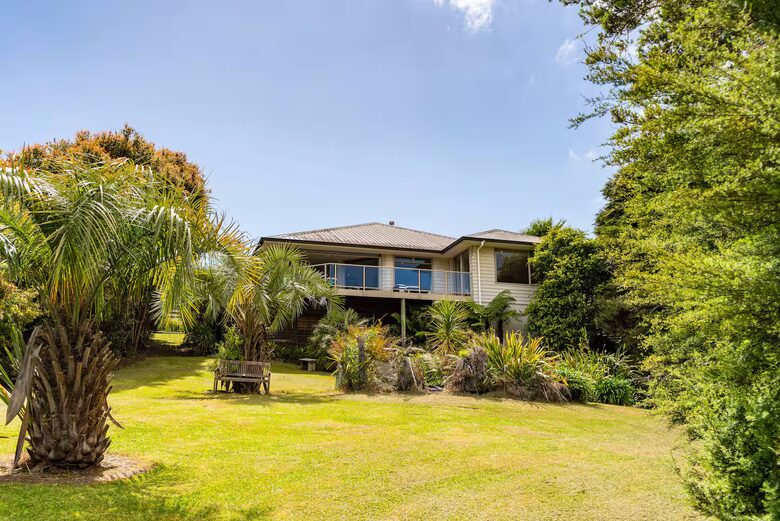 Pebblebrooke Views | A Tasteful Country Retreat in Mangawhai - Mangawhai, New Zealand